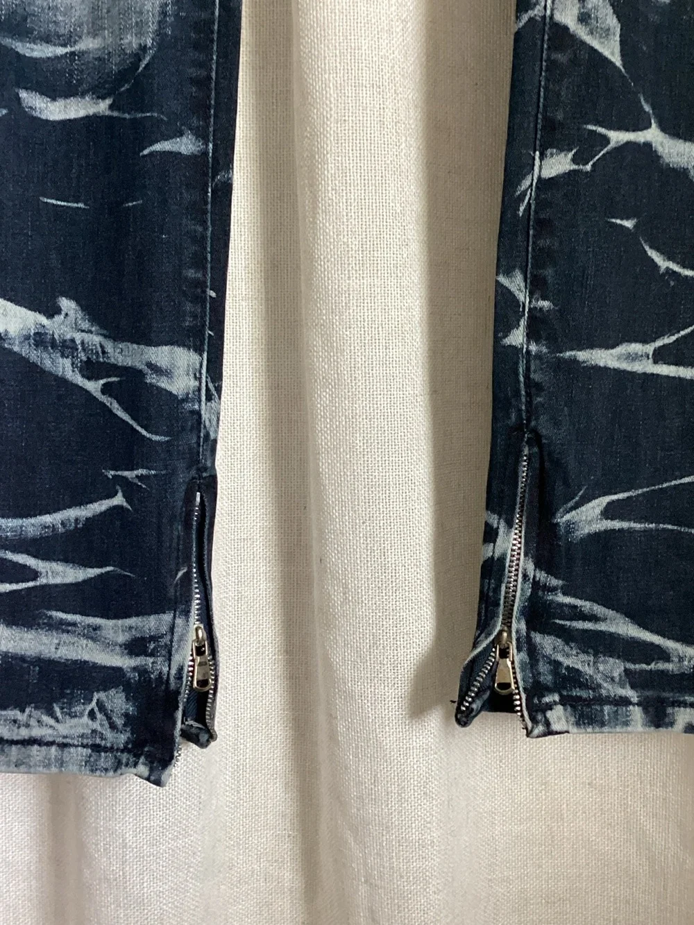 Men’s Distressed Two‑Tone Zipper Jeans – Blue Fade Wash 40